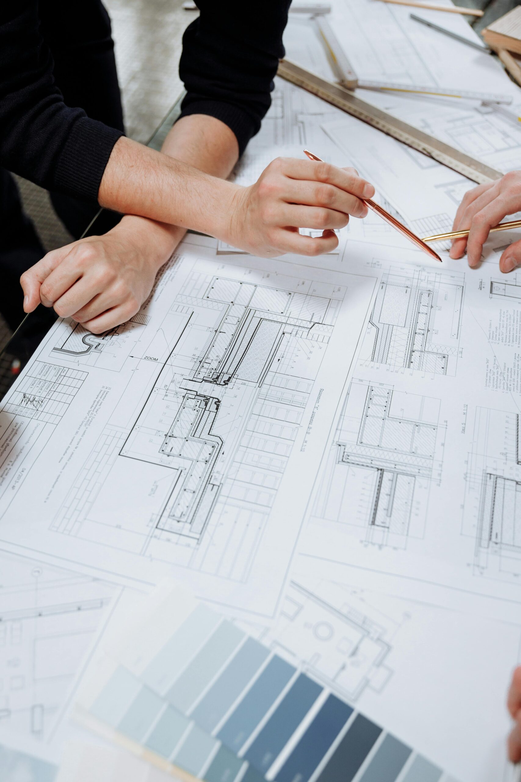 Tu Arquitectura es excelente, solo necesita una identidad y comunicación estratégica que le aporte coherencia y dirección.